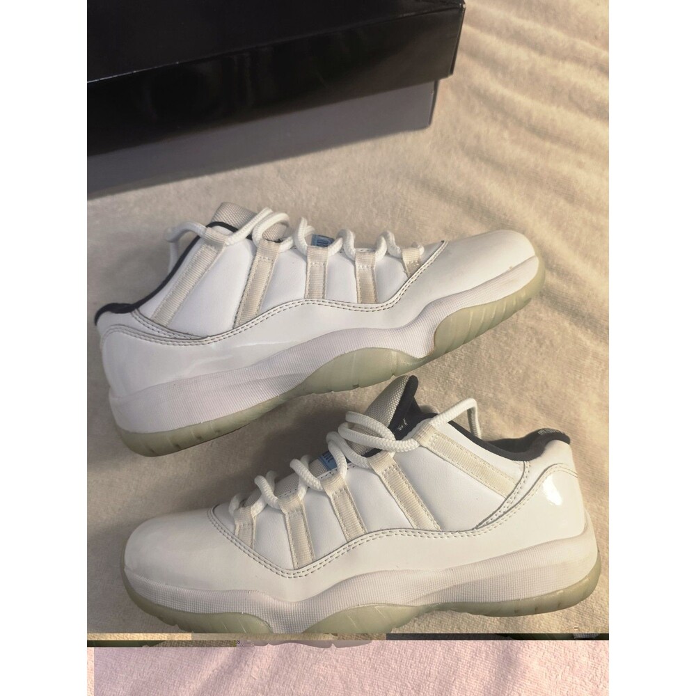 Air Jordan 11 Retro Low Legend Blue White Size 9 AV2187-117 With OG Box